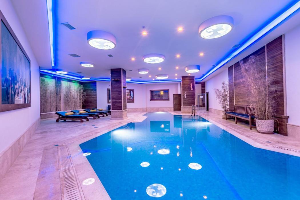 Vuni Palace Premium Hotel & Spa & Casino Beachfront Location ! Kyrenia  Exterior foto